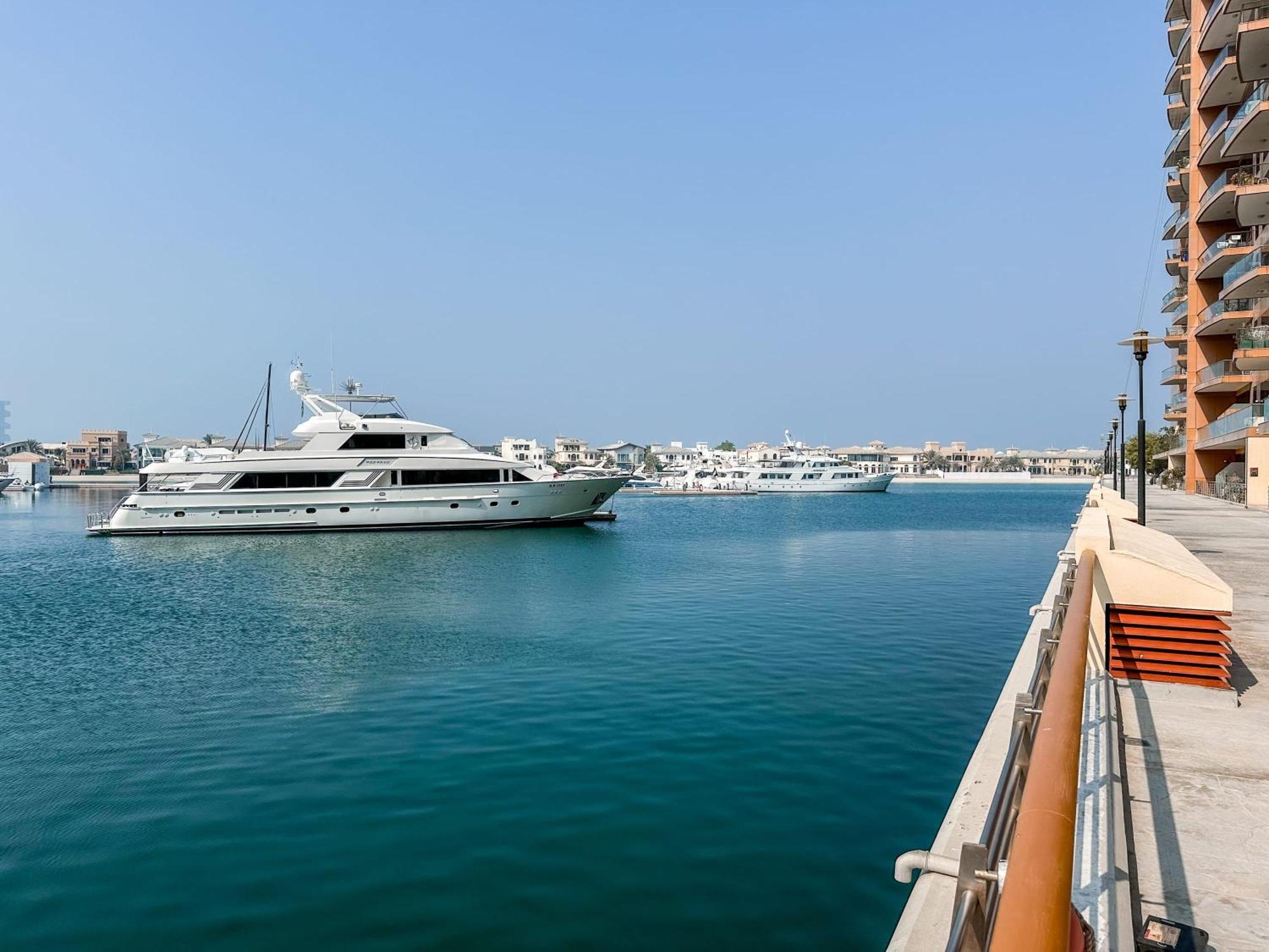 Modern Beachfront 1Br Apartment - Tiara Residence Dubai Eksteriør billede