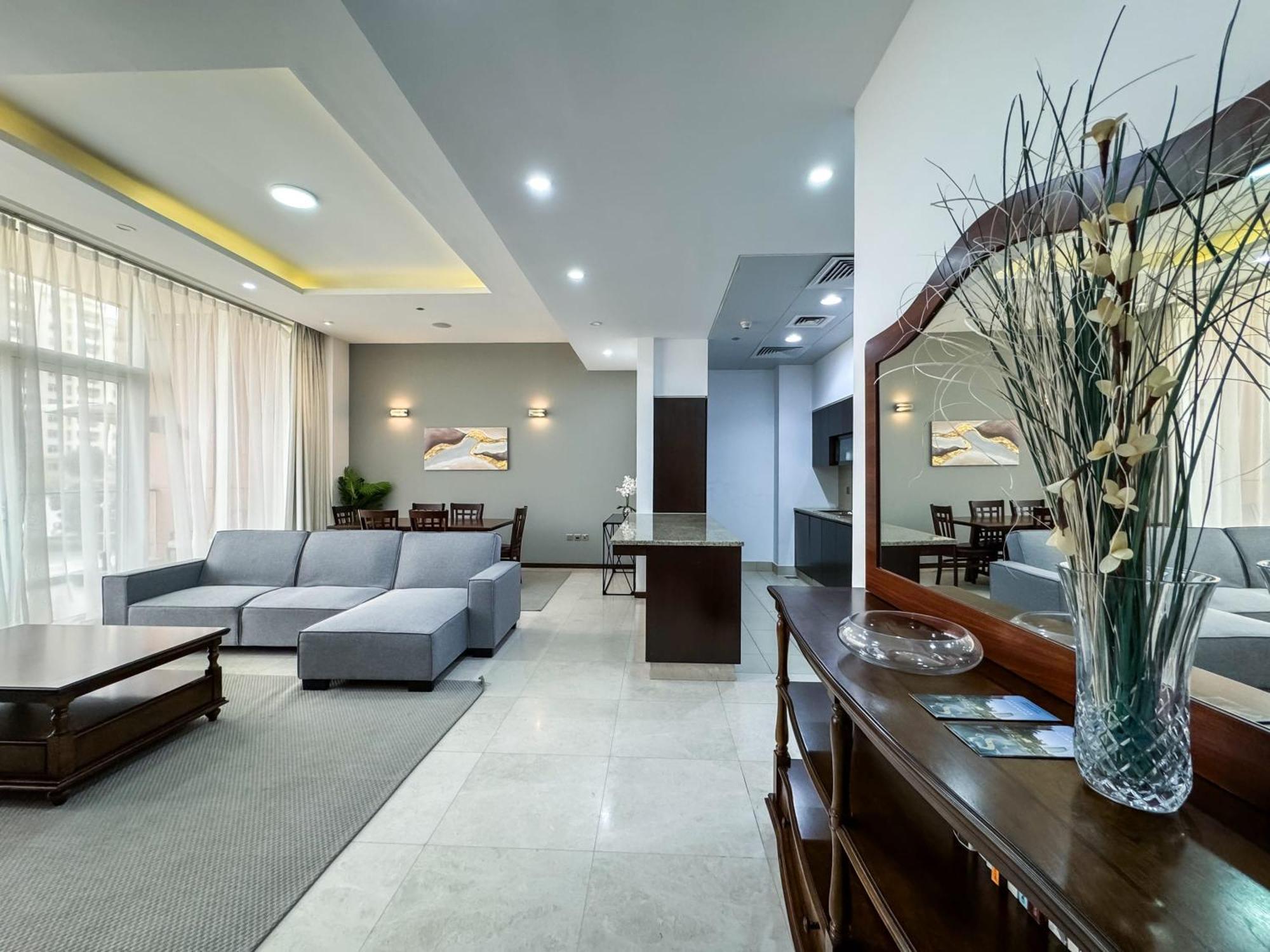 Modern Beachfront 1Br Apartment - Tiara Residence Dubai Eksteriør billede